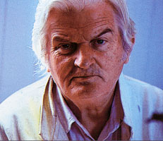 Se&aacute;n McSweeney HRHA, Aosd&aacute;na